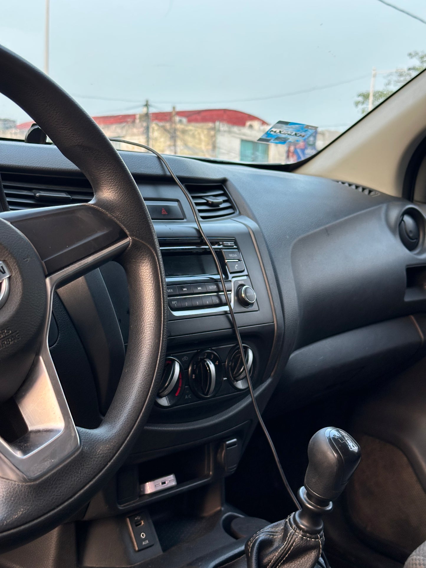 2022 Nissan NP300 caja cerrada