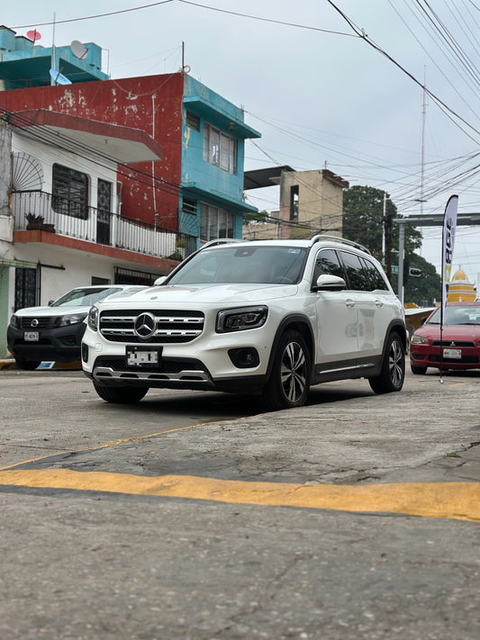 2020 Mercedes Benz GLB 250 7 Personas