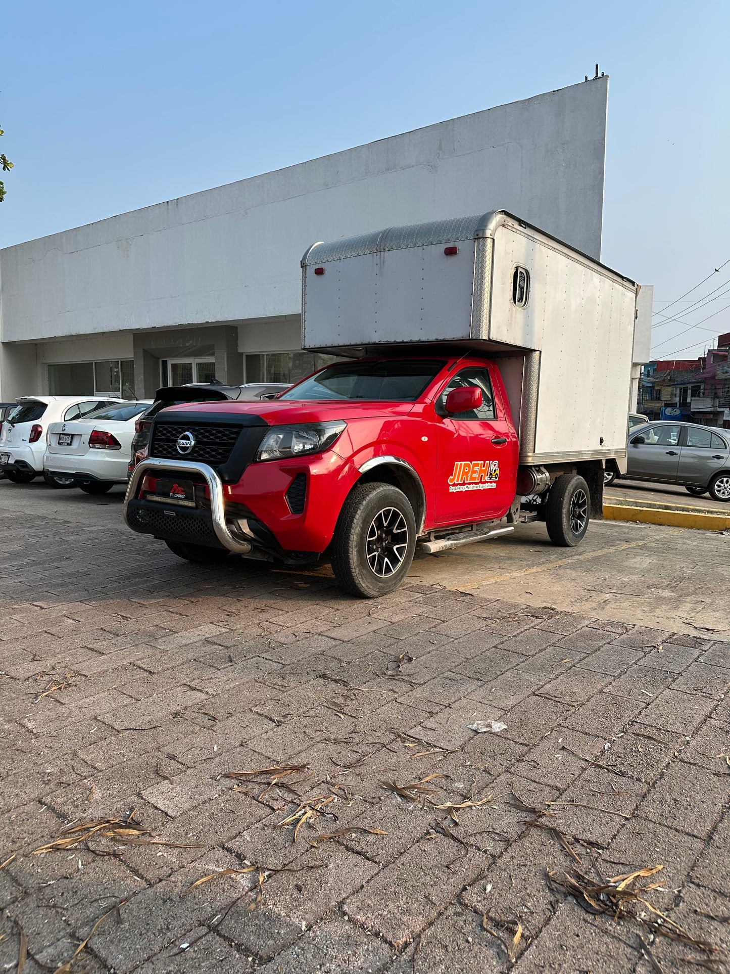 2021 Nissan NP300 caja cerrada