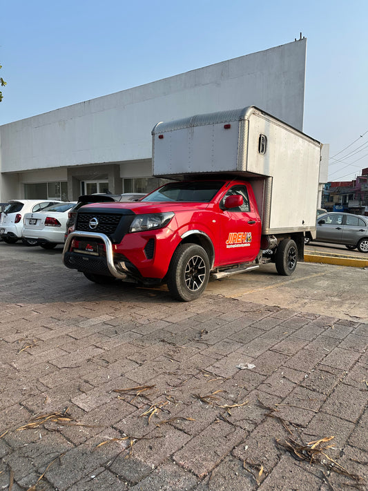 2021 Nissan NP300 caja cerrada