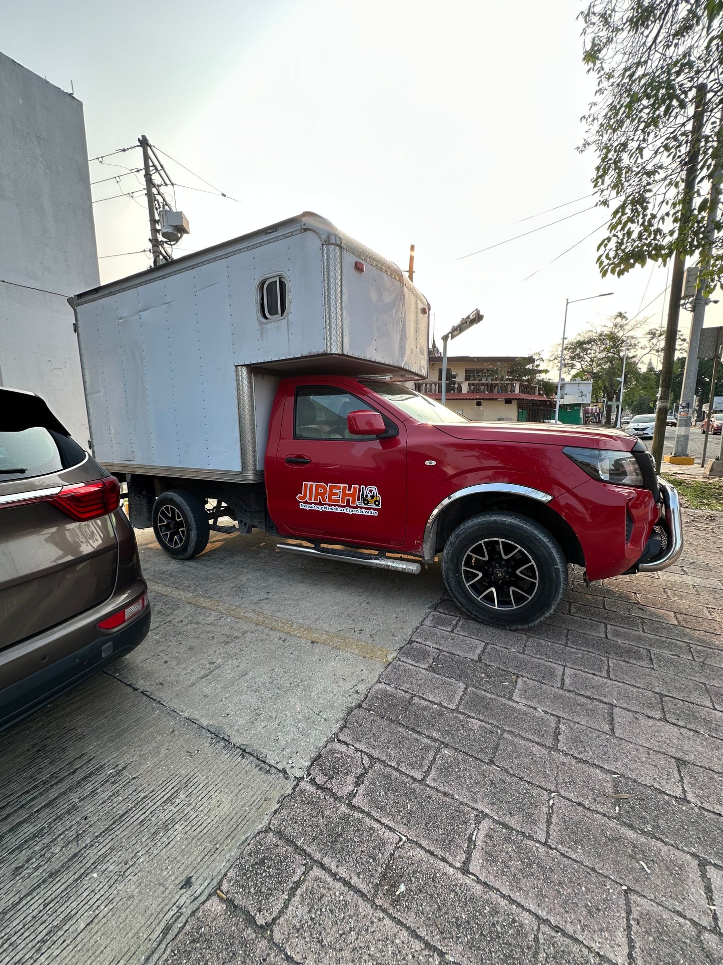 2021 Nissan NP300 caja cerrada