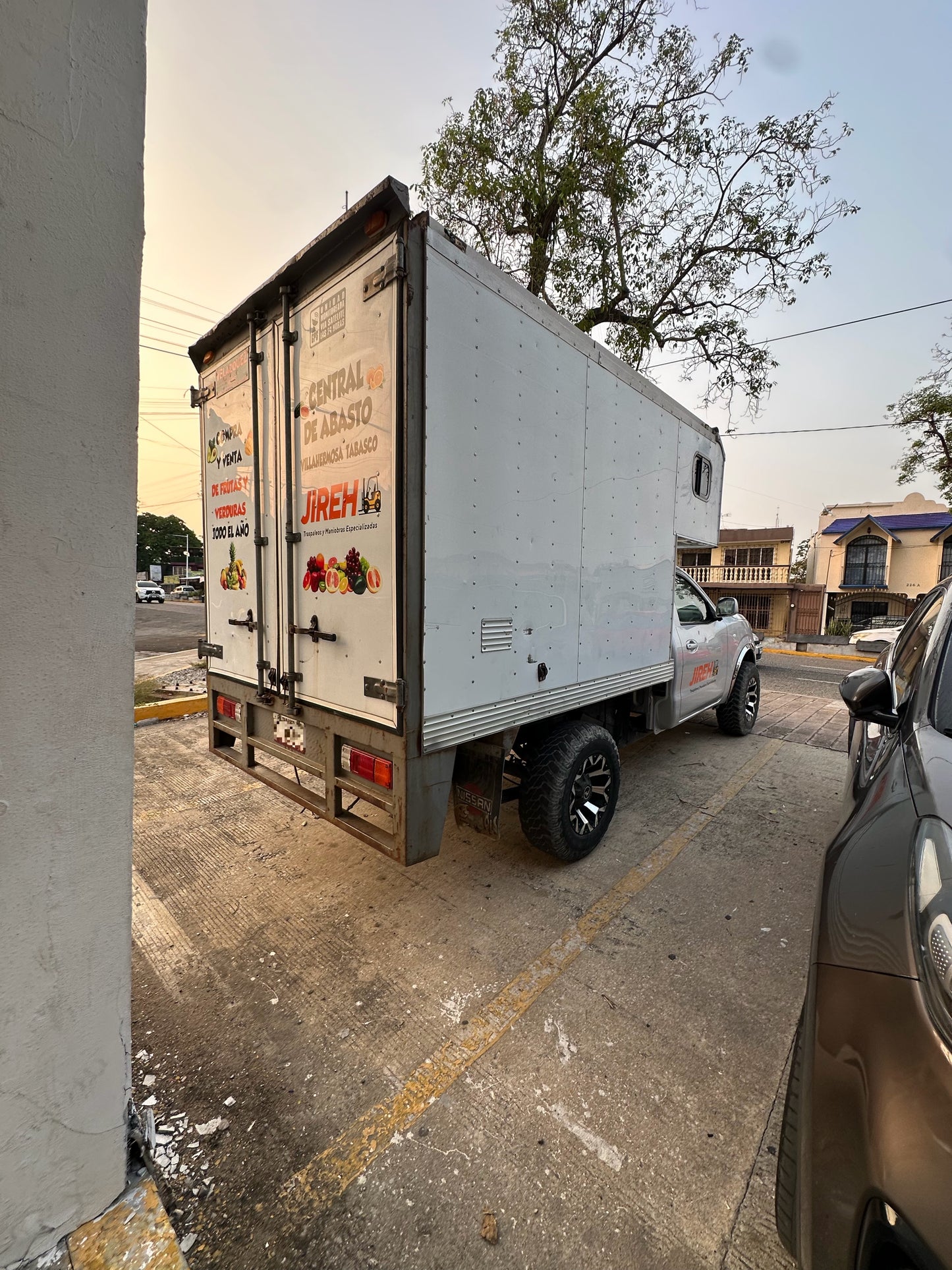 2022 Nissan NP300 caja cerrada