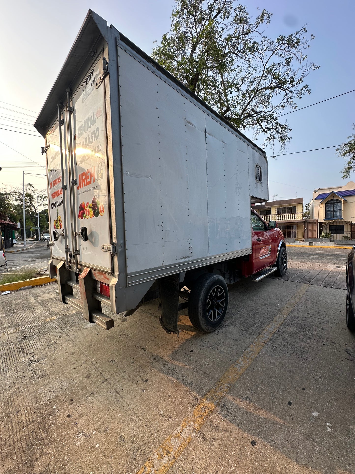 2021 Nissan NP300 caja cerrada