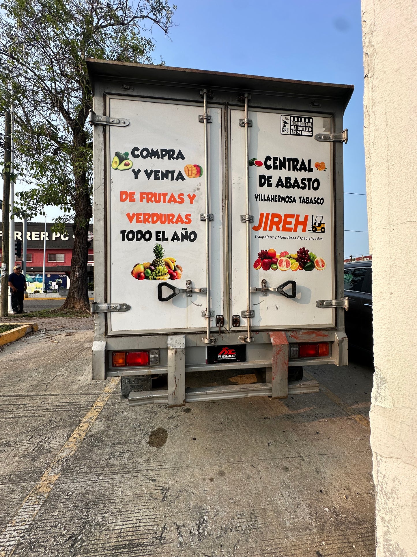 2021 Nissan NP300 caja cerrada