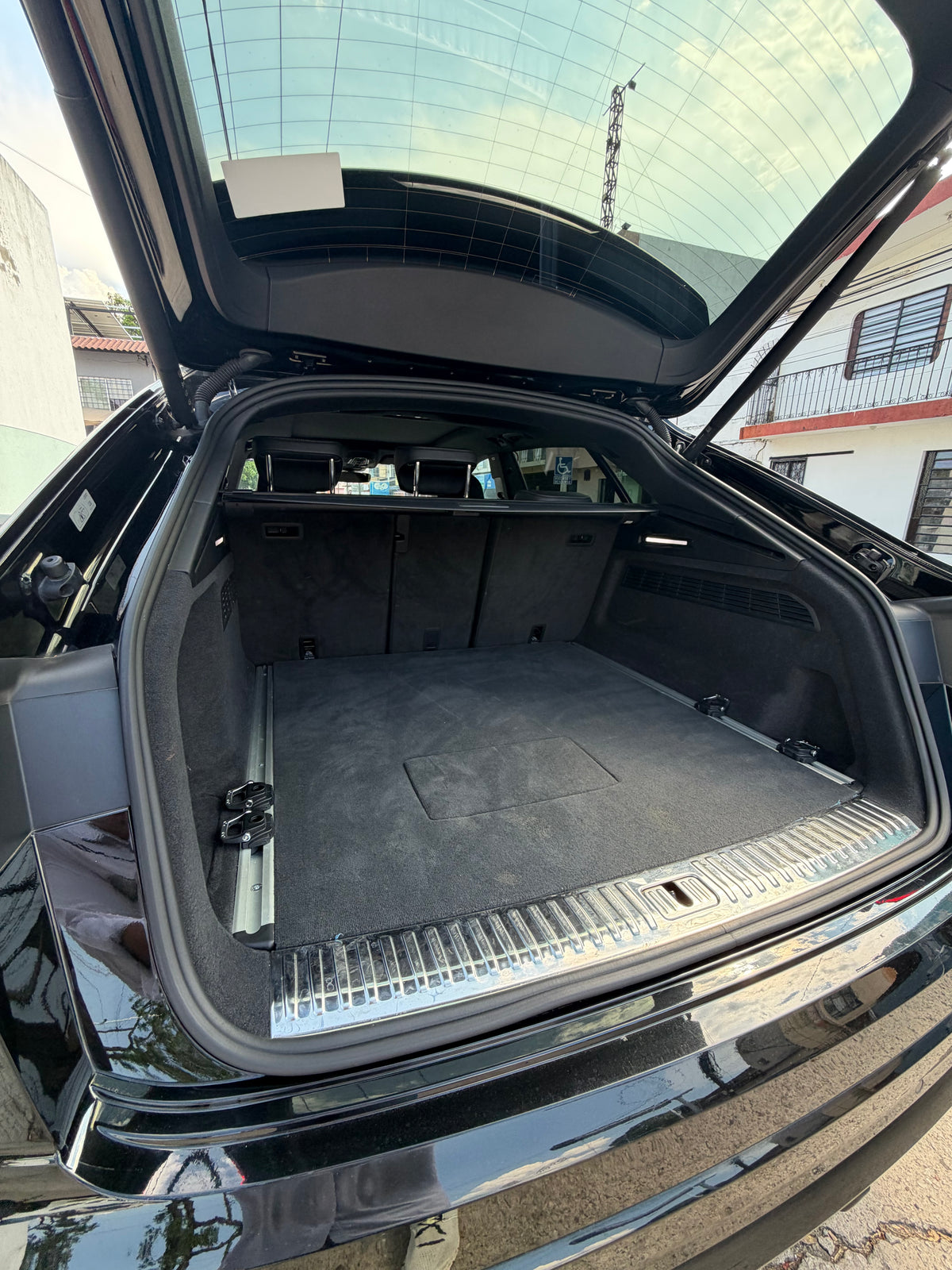 2025 Audi Q8 E PHEV