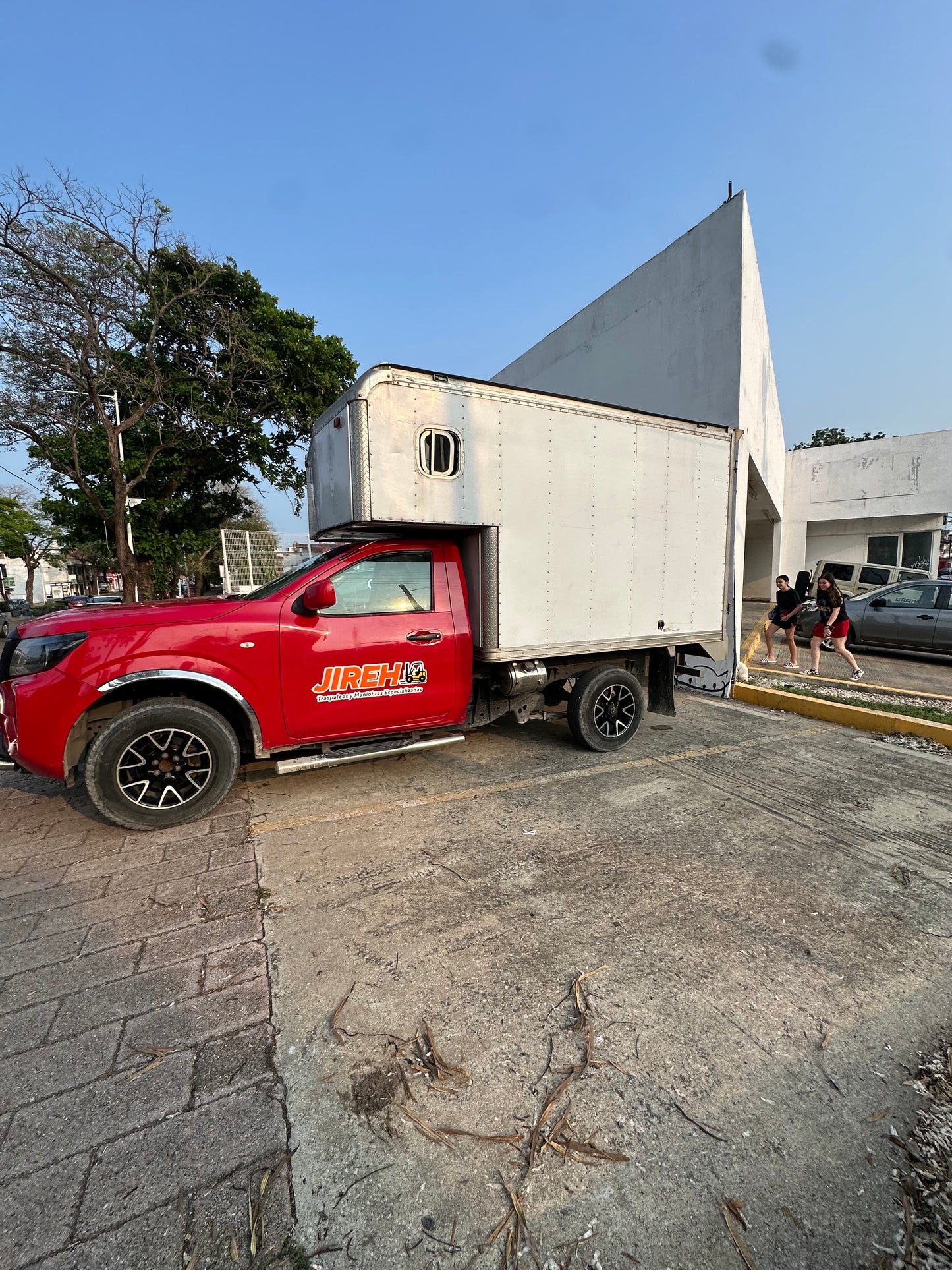 2021 Nissan NP300 caja cerrada