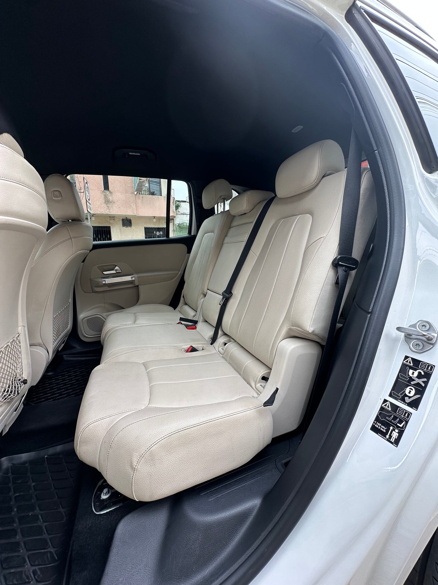 2020 Mercedes Benz GLB 250 7 Personas